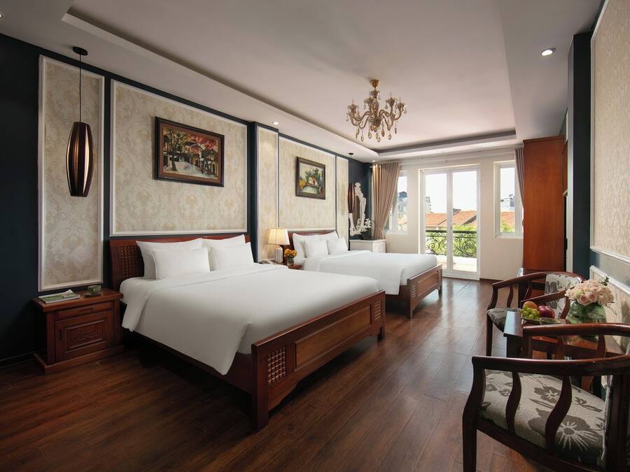 Familiekamer | Luxe beddengoed, pillowtop-bedden, een bureau, een laptopwerkplek