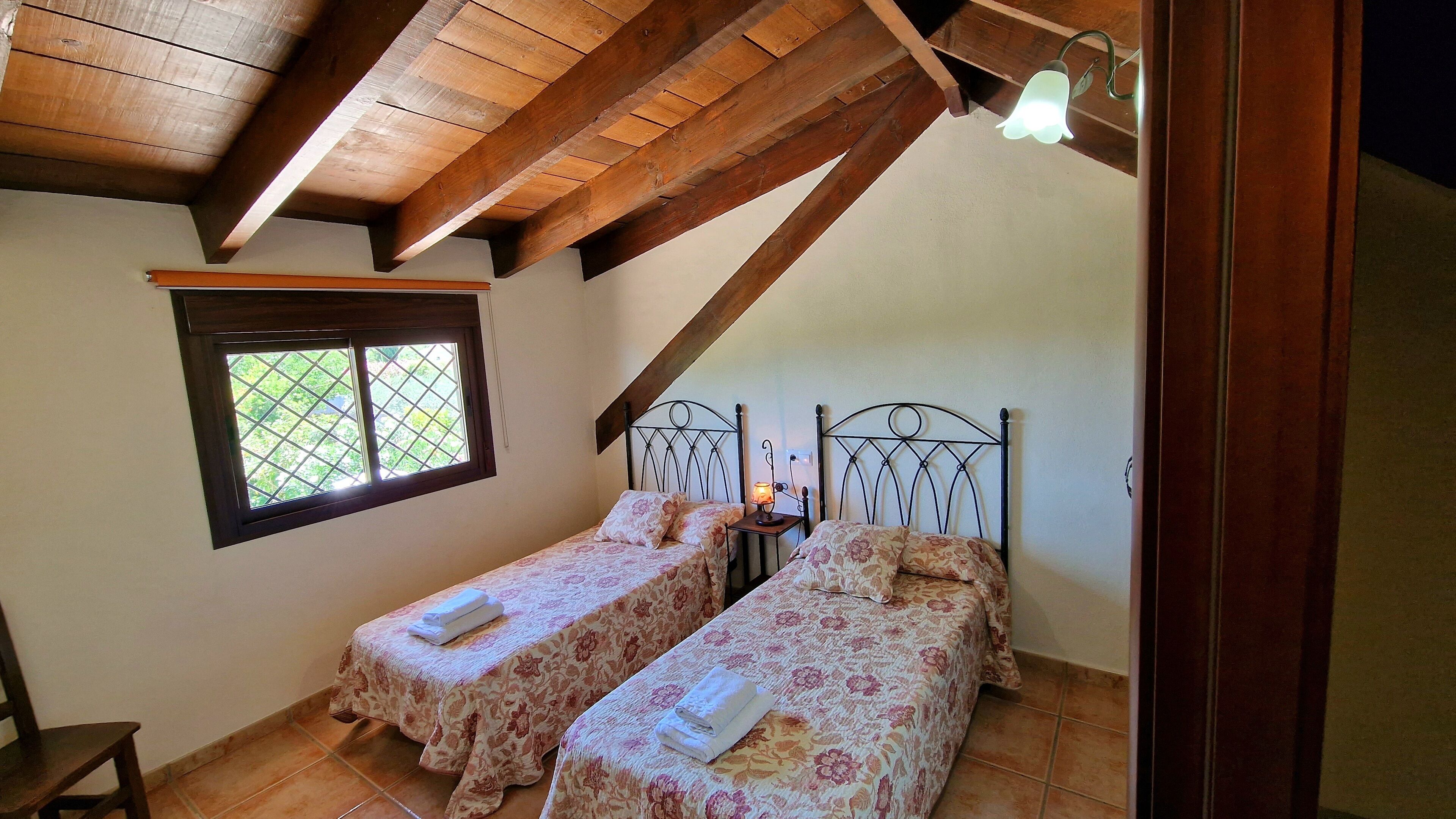 5 chambres, fer et planche à repasser, lit parapluie, Wi-Fi gratuit