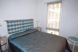 2 chambres, fer et planche à repasser, accès Internet, draps fournis