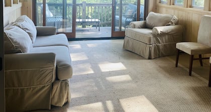 SPACIOUS Custom 5 Bed Home Minutes to Mt.Sunapee! Garage, Hot Tub, Game Room!