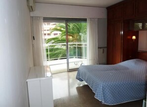 3 soverom, strykejern/-brett, internettilgang og sengetøy