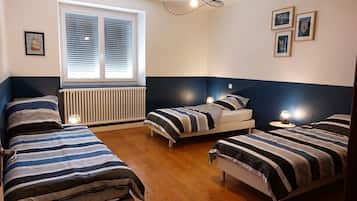 4 sovrum, skrivbord, strykjÀrn/strykbrÀda och resesÀng