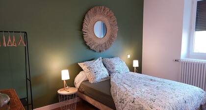 Renovated family home set in greenery in the heart of the Jura, rated 3 * CDTJ.