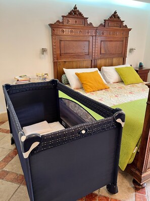 2 bedrooms, iron/ironing board, travel cot, free WiFi