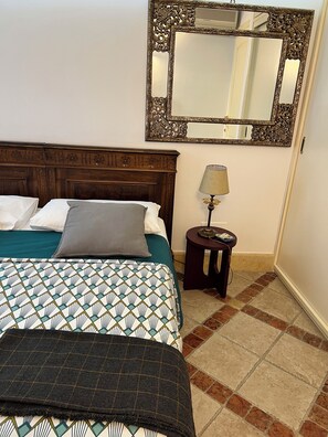 2 bedrooms, iron/ironing board, travel cot, free WiFi