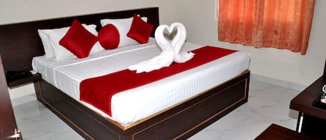 Deluxe Double Room | Egyptian cotton sheets, premium bedding, down comforters, pillowtop beds