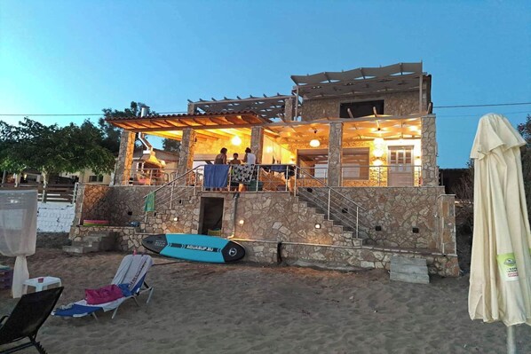 Exterior - Maritinas Stone Apartment On The Beach (Pyrgos)