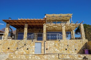 Exterior - Maritinas Stone Apartment On The Beach (Pyrgos)