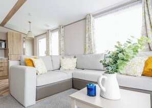 TV - Modern, stylish and spacious 12ft-wide caravan with one double and one twin. (Selsey, Chichester)