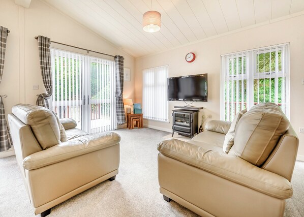 Living area - Stunning well-equipped lodge set in mature and beautiful gardens. (Narberth, Nr Tenby)