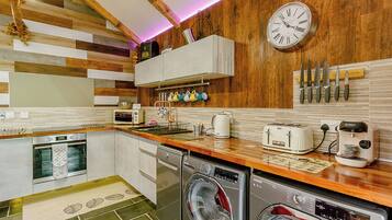 Réfrigérateur, four, plaque de cuisson, lave-vaisselle