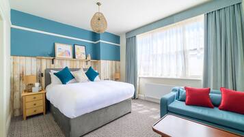 Standard Triple Room | Desk, laptop workspace, blackout drapes, iron/ironing board