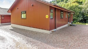 Exterior - Classic 3 bed Hot Tub Lodge (Pet) (Lochgoilhead, on the Drimsynie Estate, Argyll)