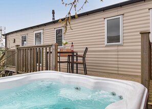 Outdoor dining - 1 bedroom accommodation in Narberth (Narberth)