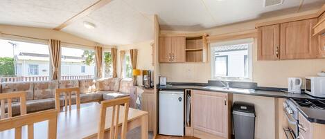 KĂŒhlschrank, Ofen, Herdplatte, Toaster