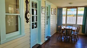 Dining - Woodthorpe at the Beach - 150m to the beach! (Capel Sound)