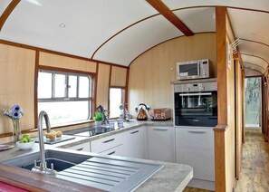 Kühlschrank, Ofen, Herdplatte, Geschirrspüler