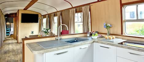 Køleskab, ovn, kogeplade, opvaskemaskine