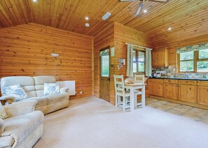 TV - Lodge with one king-size double with en suite bathroom with shower. (Kilcot, Newent)