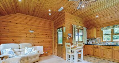 Lodge with one king-size double with en suite bathroom with shower.