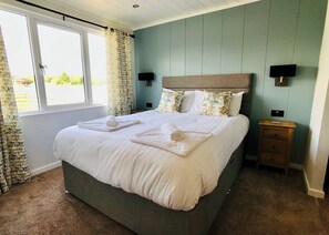 1 bedroom, free WiFi - Semi-detached deluxe lodge offering the perfect romantic retreat. (Llanon)