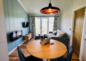 Unclassified image, 5 of 10, button - Semi-detached deluxe lodge offering the perfect romantic retreat. (Llanon)