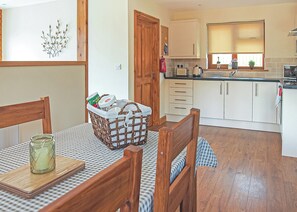 Dining - Spacious lodge with one double and one twin. (Penybont, Llandrindod Wells)