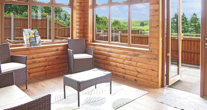 Spacious lodge with one double and one twin.