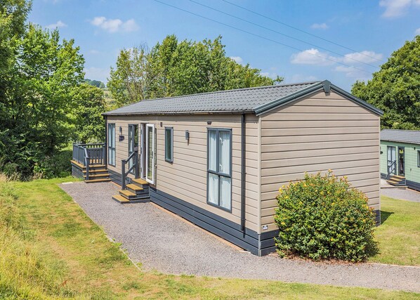 Exterior - Holiday Home with one double and one twin bedroom. (Axminster)