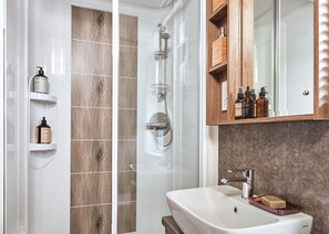 Bathroom - 2 bedroom accommodation in Llanon (Llanon)