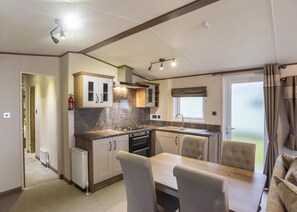 Fridge, oven, stovetop, dishwasher - 2 bedroom accommodation in Llanon (Llanon)