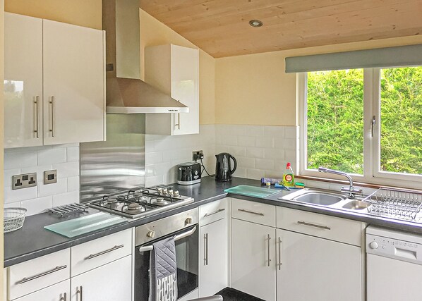 Fridge, oven, stovetop, dishwasher - 1 bedroom accommodation in Easingwold (Easingwold)