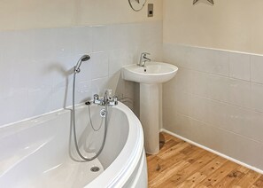 Bathroom - 1 bedroom accommodation in Easingwold (Easingwold)