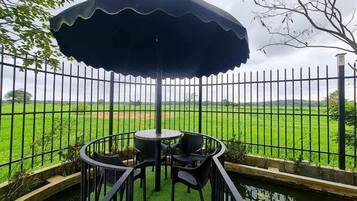 Estudi en suite (Gazzebo and Paddy Field View) | Terrassa o pati