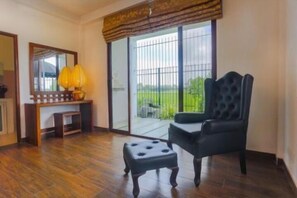 Suite with Private Gazzebo Paddy Field View | Hypo-allergenic bedding, free WiFi, bed sheets - Akash by DBI (Makevita)