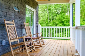 Terrace/patio - RIVER FRONT HOME AMAZING VEIWS AND HOT TUB (Shenandoah)