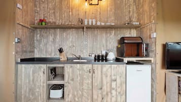 Fridge, oven, stovetop, toaster