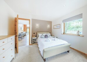 2 bedrooms, free WiFi - Lower Lake Boathouse (Anglesey)