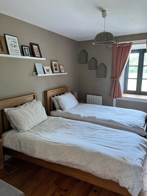 2 makuuhuonetta, silitysrauta/-lauta, vauvan matkasänky, ilmainen Wi-Fi