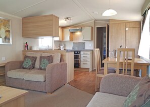 TV - Stylish caravan with one double and one twin. (Saundersfoot)