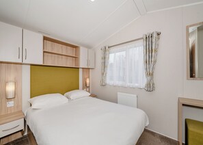 3 bedrooms, free WiFi - Ultra modern caravan with one master double with 2 W. (Woodbury)