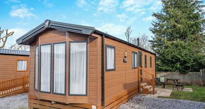 This contemporary caravan features one master double bedroom with two W.