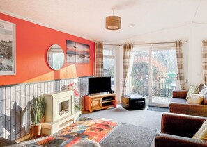 TV - Country Lodge Six Spa (Tintagel)