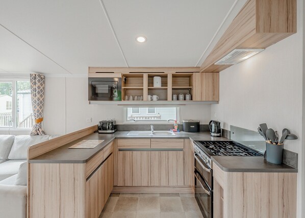 Fridge, oven, stovetop, toaster