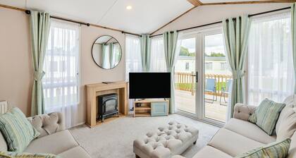 Comfortable caravan with one double with en suite with toilet, and one twin.