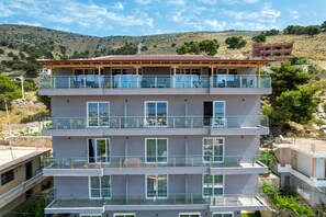 ด้านหน้าที่พัก