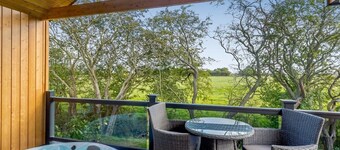 Stunning lodge with one king-size double and en suite shower.