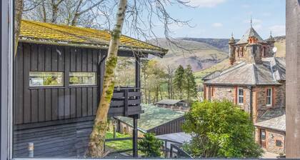 Very comfortable lodge with one double and one twin.