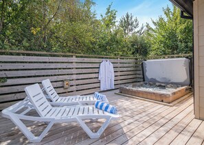 A wooden deck with lounge chairs, a hot tub, and a wooden fence. - 2 bedroom accommodation in Cannington (Cannington)