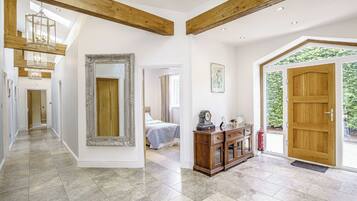 5 bedrooms, free WiFi